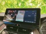 停車中にTVや動画を楽しめる機能が搭載。長距離移動や休憩時間に、リラックスした時間を過ごせます。多彩なエンターテイメントを車内で。