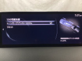 ハンドル操作をアシストすることにより車線からの逸脱回避を支援します。