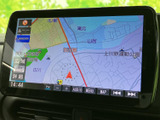 目的地までスムーズなナビゲーションを実現。わかりやすい表示で、初めての道も安心です。周辺情報も表示し、お出かけをサポートします。