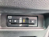ETCももちろん搭載。いちいち料金所で停車する必要なんて当然ないです。スムーズにストレスなくドライブをお楽しみください。(※支払総額にセットアップ費用は含まれておりません。)