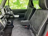 運転席からの視界は良好で、周囲の状況をしっかり確認できます。操作しやすい配置で、運転に集中できます。