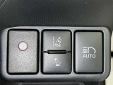 オートマチックハイビームとは、先行車や対向車のライトを認識し、ハイビームとロービームを自動で切り替える機能です。夜道の視界を確保します。詳細は販売店スタッフまでおたずねください。