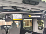 重たい車いすも、電動のパワークレーンでラクに積み降ろしできます。天井付けなので、収納時の荷室スペースも確保できます。