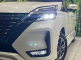 【LEDヘッドライト】悪天候や夜間走行時も良好な視界を確保し安心して運転できる高輝度LEDヘッドライトを装備!点灯速度が早く、消費電力も抑えられています。