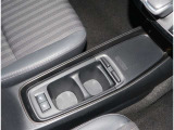 夜間走行でも安心のLEDへッッドライト搭載車です。とても明るく白い光で照らします。この装備も人気のアイテムですね