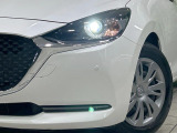 【LEDヘッドライト】悪天候や夜間走行時も良好な視界を確保し安心して運転できる高輝度LEDヘッドライトを装備!点灯速度が早く、消費電力も抑えられています。