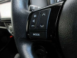 ステアリングスイッチは前方から目を離すことなく操作することが可能。わき見運転の防止に。