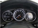 【明るく見やすいメーター】視認性が良く明るく見やすいメーター。運転者にとって見やすいメーターは運転していても疲れないですよね。