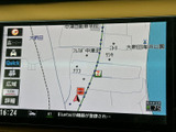 見やすい地図画面で、スムーズなナビゲーションを実現。目的地までの最適なルートを案内し、快適なドライブをサポートします。運転に集中できます。