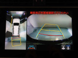 パノラミックビューモニター付きです。車両を上から見たような映像をディスプレイオーディオ画面に表示。運転席からの目視だけでは見にくい、車両周辺の状況をリアルタイムでしっかり確認できます。