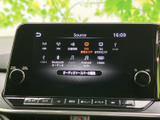 多彩なソースに対応し、お好みの音楽を楽しめます。スマホとの連携機能も充実で、音楽配信サービスも手軽に利用可能です。