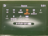 多様なソースに対応し、お好みの音楽を楽しめます。クリアな音質で、車内をコンサートホールのように演出。ドライブがより一層楽しくなります。