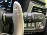 操作しやすいウインカーレバーで、安全な車線変更をサポート。直感的に操作でき、運転に集中できます。