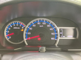 視認性の高いメーターで、運転に必要な情報をしっかり確認できます。運転に集中できる、シンプルなデザインが魅力です。