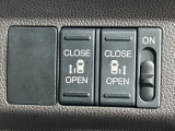 【両側パワースライドドア】スマートキーや運転席のスイッチで後席両側スライドドアの開閉が可能♪電動だから力を入れてドアを開ける必要が無く、小さなお子様でも簡単に開け閉めでき快適です♪