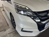 【LEDヘッドライト】悪天候や夜間走行時も良好な視界を確保し安心して運転できる高輝度LEDヘッドライトを装備!点灯速度が早く、消費電力も抑えられています。