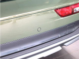 リヤは一番良く見られていると言われています。後続車からはこのように見られています。息を飲むような独特の重厚感のあるグラマラスなリヤデザイン。後ろからの強い視線を感じます。