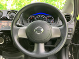握りやすいステアリングは、運転操作をスムーズにします。操作性も良く、快適なドライビングをサポートします。