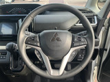 握りやすいステアリングにより、運転操作がスムーズに行えます。長距離運転でも疲れにくい設計です。