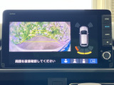 後方の状況をわかりやすく表示し、安全な駐車をサポートします。狭い場所でもスムーズな機動を可能にします。
