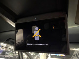 【フリップダウンモニター】大画面モニターで後席でもエンタメをお楽しみいただけます。小さなお子様にも大人気の装備です♪