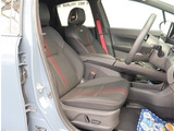 お車選びをお楽しみ頂けるよう、在庫車の展示スペースを十分に確保しております。
