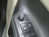 電動格納ミラー! スイッチひとつでミラーを畳めます。