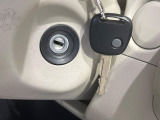 【キーレス】少し離れた場所からでもボタン一つでドアの開錠・施錠ができるのでとっても便利!ドアの鍵穴周りに傷をつけることもありません♪
