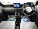 運転にかかわる様々な操作を安全に行えるように視点移動が少なく、操作性に配慮されたスイッチ類が凝縮されたコクピットです。