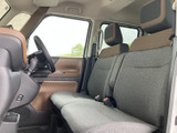 運転しやすい視界と、快適な座り心地が魅力。長時間の運転でも疲れにくい設計です。使いやすい空間です。