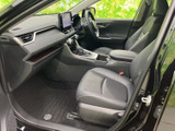 運転席からの視界は良好で、運転操作もスムーズに行えます。快適なドライブをサポートします。