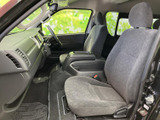 機能性を重視した運転席周り。操作しやすい配置で、運転に集中できます。快適なドライブをサポートする装備も充実しています。