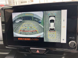 パノラミックビューモニター付きです。車両を上から見たような映像をディスプレイオーディオ画面に表示。運転席からの目視だけでは見にくい、車両周辺の状況をリアルタイムでしっかり確認できます。