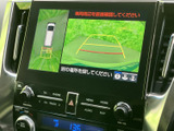 後方確認をサポートするモニター画面。駐車時や狭い道での運転も安心です。