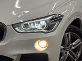 ●LEDヘッドライト:夜間走行時も良好な視界を確保し安心して運転できる高輝度LEDヘッドライトを装備!点灯速度が早く、消費電力も抑えられています。