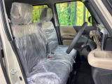 運転席シート廻りは使用感も少なく、良好な状態となっています。前オーナー様が丁寧に使っていたことがよくわかりますね。