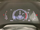 視認性の高いメーター類が、運転に必要な情報を分かりやすく表示。運転状況を的確に把握できます。