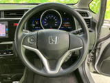 手に馴染むステアリングは、操作性も抜群です。快適なドライビングをサポートし、長距離運転でも疲れにくい設計です。