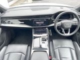 Q7 ブラックスタイル プラス ディーゼル 4WD 
