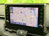 様々な情報を分かりやすく表示。運転に必要な情報を的確に捉え、安全運転をサポートする機能が充実しています。