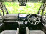 開放感のある室内空間。ドライバーは快適なドライビングポジションを確保でき、長距離運転も疲れにくいでしょう。上質な空間が広がります。