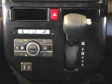 温度を設定すれば、自動で車内の温度管理をしてくれる優れものです♪ATミッションで運転楽々