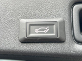 【パワーバックドア】スマートキーや運転席のボタンを押すだけでリアゲートが自動で開閉します!荷物を持っている時や、高い位置にあるバックドアを閉める際に便利な機能です♪
