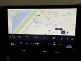 G-Link契約でご利用いただけるセンター通信型のナビ機能「コネクティッドナビ」を装備。従来のナビゲーションよりもリアルタイムな情報提供を可能にしました。