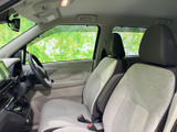 シンプルで使いやすい操作系は、初めての方でもすぐに慣れます。運転に集中できる、快適な空間です。