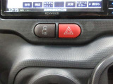 運転席から操作できる、助手席側パワードアスイッチです。挟み込み防止装置付なので小さなお子様にも安心です。