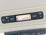 【リアオートエアコン】広い後部座席には必須の機能!風量や温度を自動で調整し前席と同様な車内環境にしてくれるリアオートエアコンを装備。夏の暑さも冬の寒さもストレスなく快適にお過ごしいただけます♪