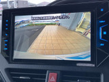 狭い場所でも安心。後方の状況を画面で確認できるので、安全な駐車をサポートします。運転に自信がない方にもおすすめです。