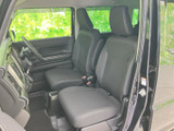 運転席からの視界は広く、運転操作もスムーズ。快適なドライブをお楽しみいただけます。
