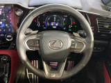 【ステアリングスイッチ】運転中、前方から目線をそらすことなく、オーディオ等の操作が可能な便利機能!安心&快適なドライブを演出してくれます♪